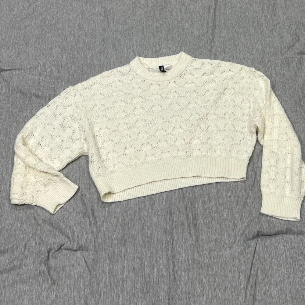 Divided‎ H M Cream Crochet Knit Cropped Sweater Size XS
